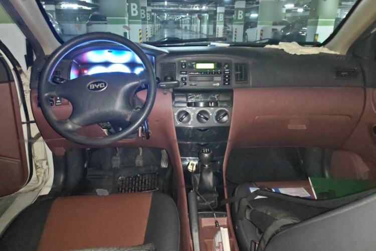 Used BYD F3 2012 Energy-Saving Model 1.5L Manual Comfort Version Center Console