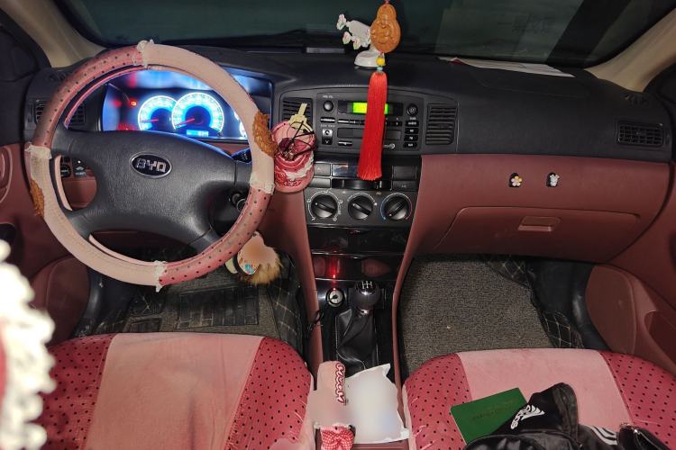 Used BYD F3 2012 Energy-Saving Model 1.5L Manual Comfort Version Center Console