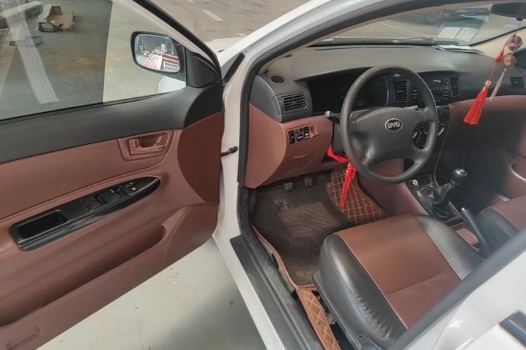 Used BYD F3 2012 Energy-Saving Model 1.5L Manual Comfort Version Driver Seat