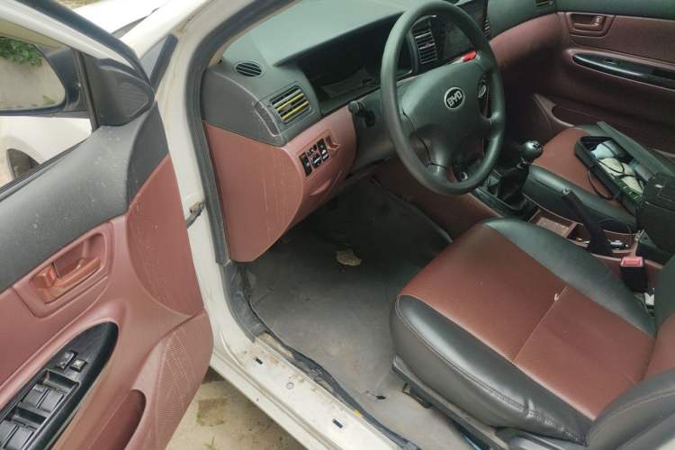 Used BYD F3 2012 Energy-Saving Model 1.5L Manual Comfort Version Driver Seat
