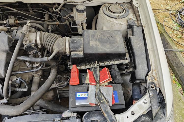 Used BYD F3 2012 Energy-Saving Model 1.5L Manual Comfort Version Engine Bay Left