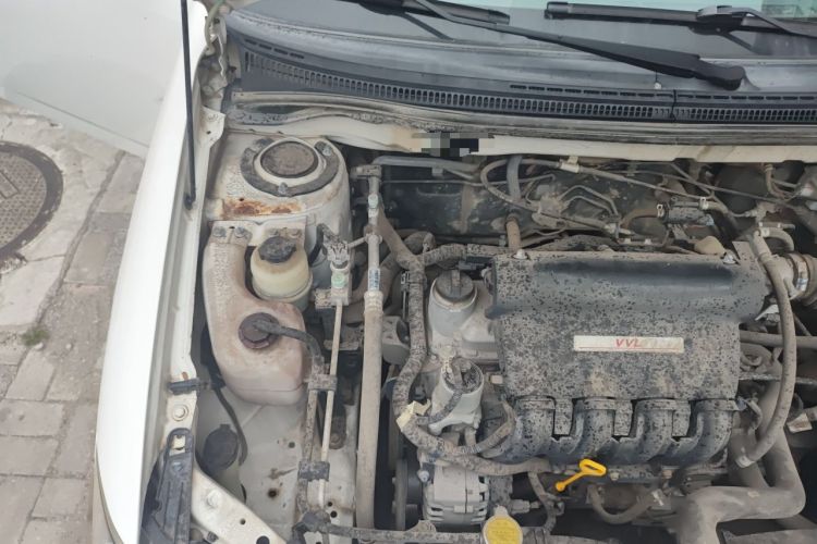 Used BYD F3 2012 Energy-Saving Model 1.5L Manual Comfort Version Engine Bay Right