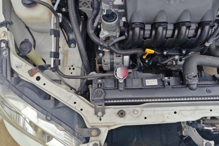 Used BYD F3 2012 Energy-Saving Model 1.5L Manual Comfort Version Engine Bay Right