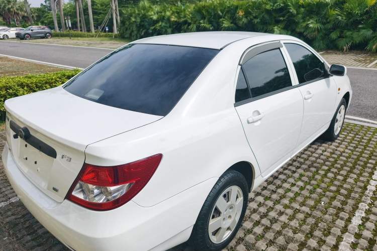 Used BYD F3 2012 Energy-Saving Model 1.5L Manual Comfort Version Exterior 2