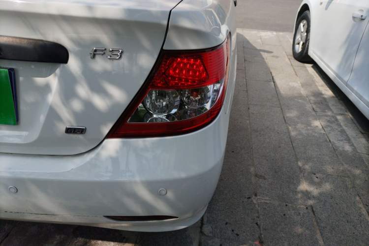 Used BYD F3 2012 Energy-Saving Model 1.5L Manual Comfort Version Exterior 3