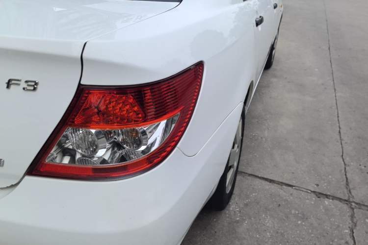 Used BYD F3 2012 Energy-Saving Model 1.5L Manual Comfort Version Exterior 3