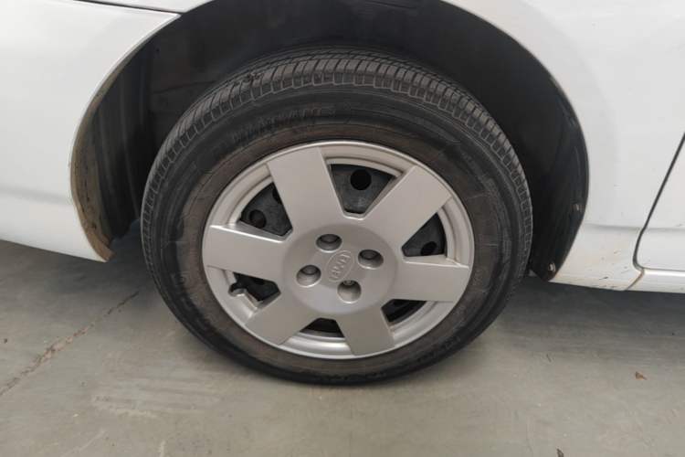 Used BYD F3 2012 Energy-Saving Model 1.5L Manual Comfort Version Exterior 4
