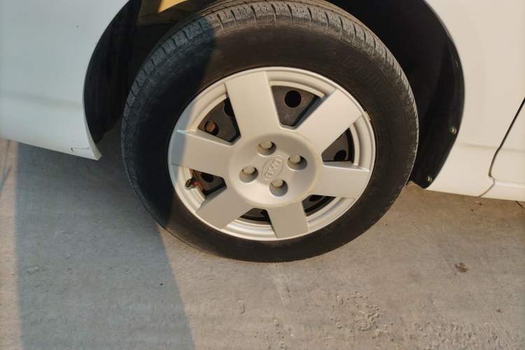 Used BYD F3 2012 Energy-Saving Model 1.5L Manual Comfort Version Exterior 4