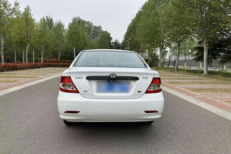 Used BYD F3 2012 Energy-Saving Model 1.5L Manual Comfort Version Exterior 4