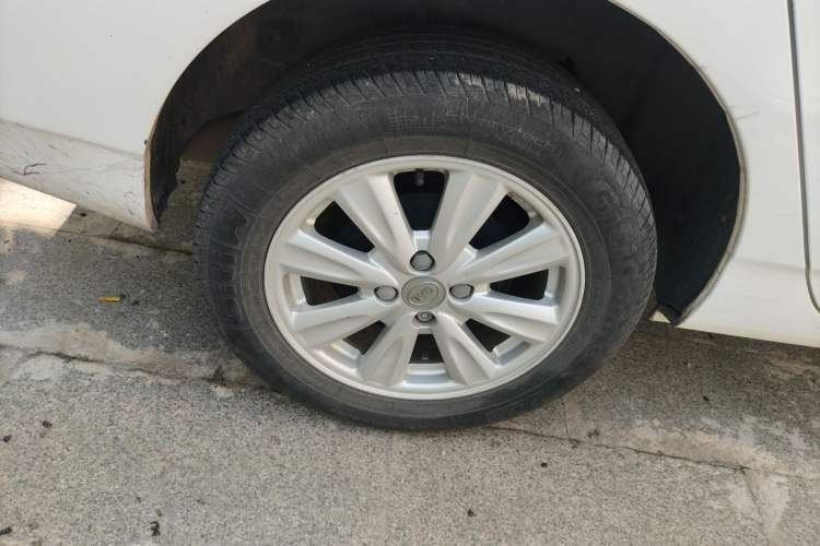 Used BYD F3 2012 Energy-Saving Model 1.5L Manual Comfort Version Exterior 5