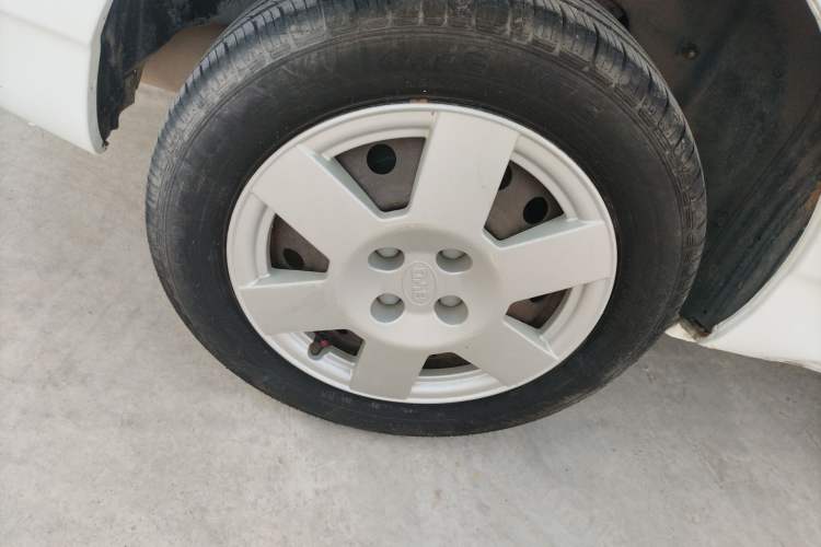 Used BYD F3 2012 Energy-Saving Model 1.5L Manual Comfort Version Exterior 5