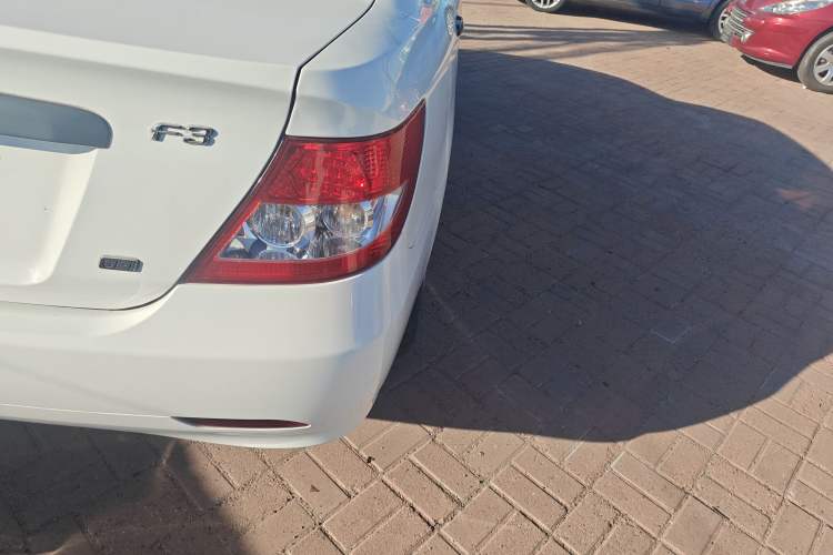 Used BYD F3 2012 Energy-Saving Model 1.5L Manual Comfort Version Exterior 6