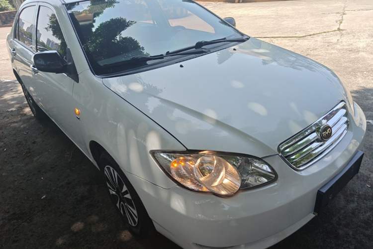 Used BYD F3 2012 Energy-Saving Model 1.5L Manual Comfort Version Front Right 45 Deg