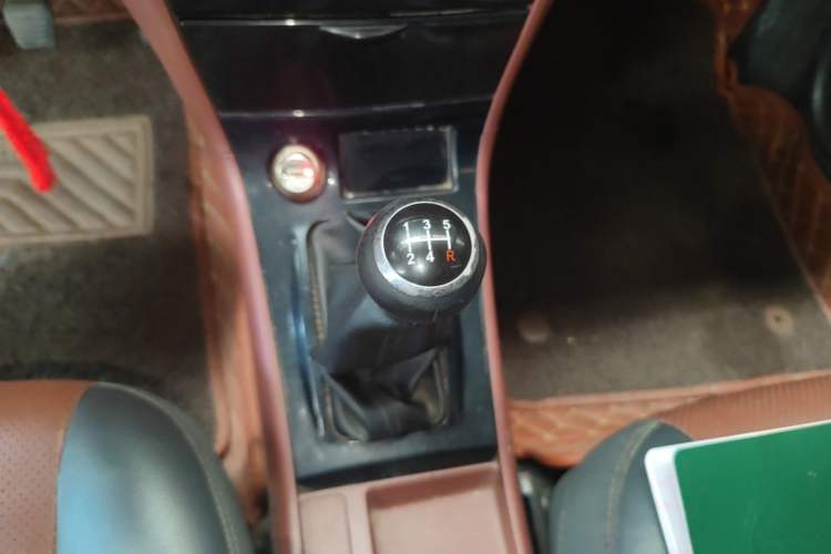 Used BYD F3 2012 Energy-Saving Model 1.5L Manual Comfort Version Gear Lever