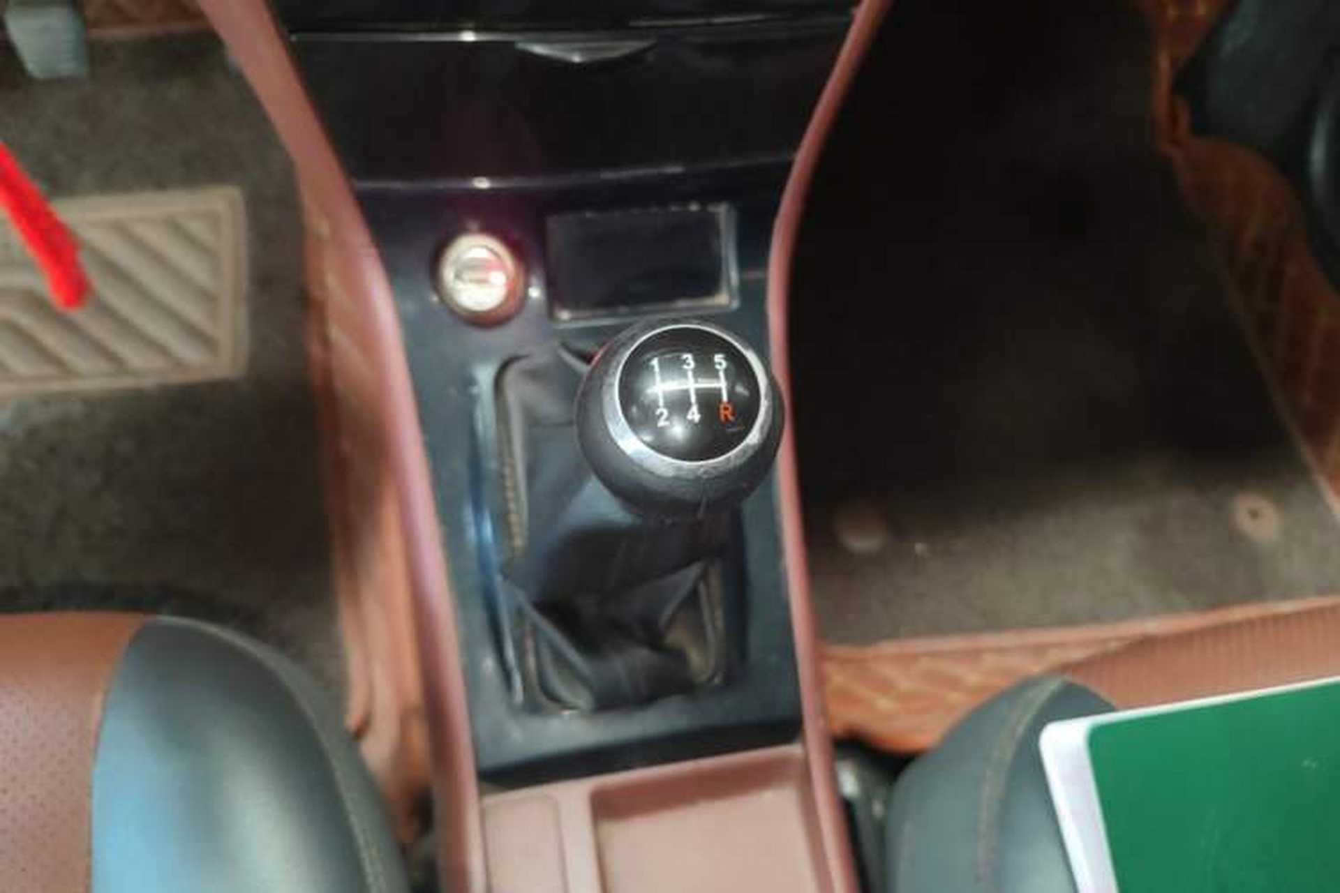 Used BYD F3 2012 Energy-Saving Model 1.5L Manual Comfort Version Gear Lever