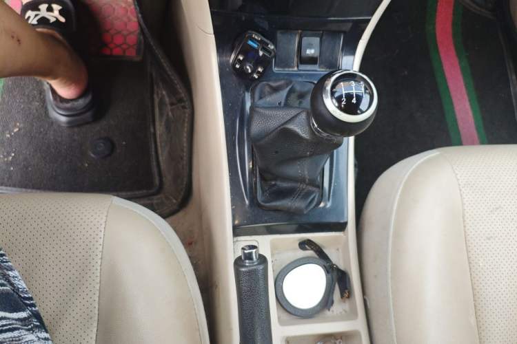 Used BYD F3 2012 Energy-Saving Model 1.5L Manual Comfort Version Gear Lever