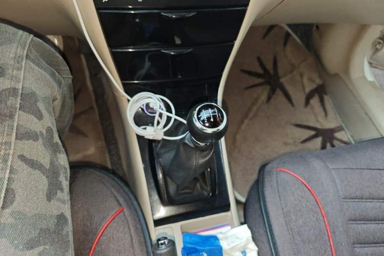 Used BYD F3 2012 Energy-Saving Model 1.5L Manual Comfort Version Gear Lever