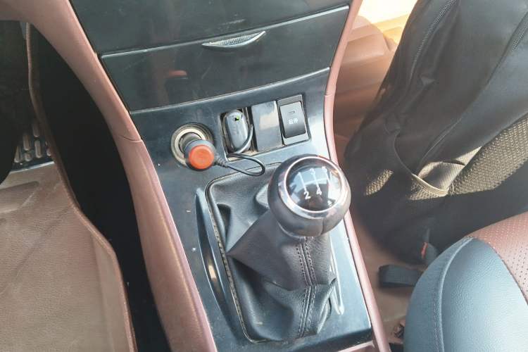 Used BYD F3 2012 Energy-Saving Model 1.5L Manual Comfort Version Gear Lever