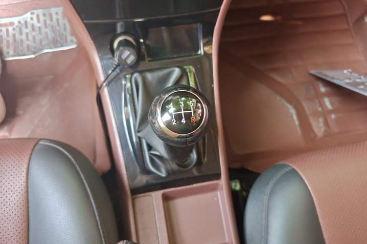 Used BYD F3 2012 Energy-Saving Model 1.5L Manual Comfort Version Gear Lever