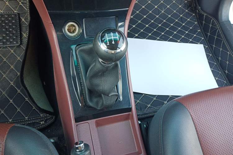 Used BYD F3 2012 Energy-Saving Model 1.5L Manual Comfort Version Gear Lever