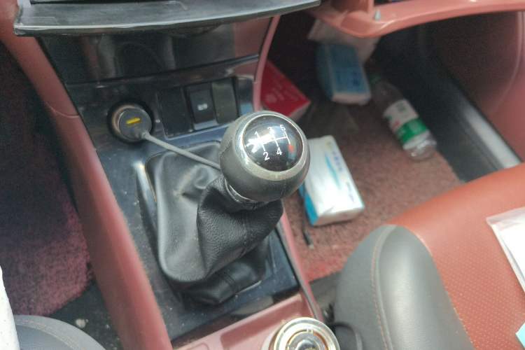 Used BYD F3 2012 Energy-Saving Model 1.5L Manual Comfort Version Gear Lever