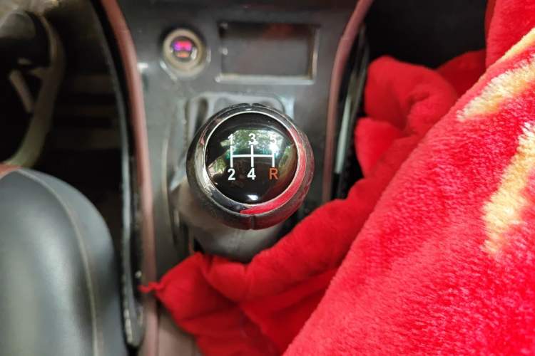 Used BYD F3 2012 Energy-Saving Model 1.5L Manual Comfort Version Gear Lever