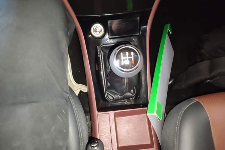 Used BYD F3 2012 Energy-Saving Model 1.5L Manual Comfort Version Gear Lever