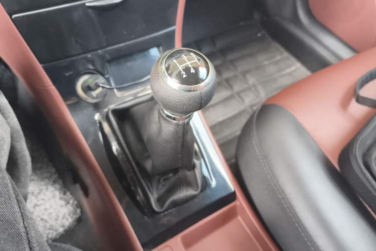 Used BYD F3 2012 Energy-Saving Model 1.5L Manual Comfort Version Gear Lever