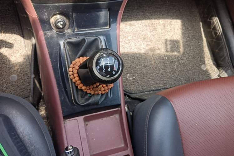 Used BYD F3 2012 Energy-Saving Model 1.5L Manual Comfort Version Gear Lever