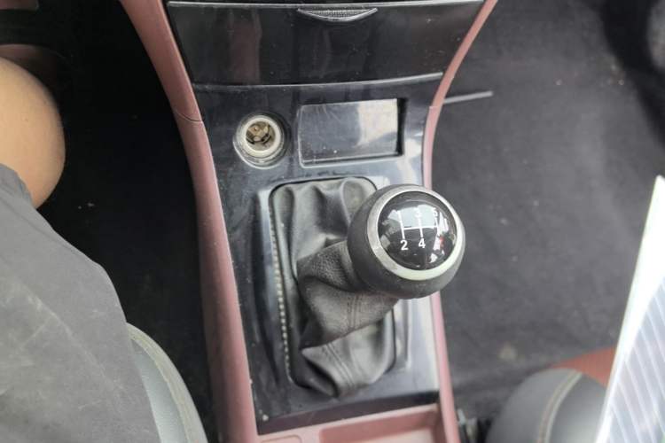Used BYD F3 2012 Energy-Saving Model 1.5L Manual Comfort Version Gear Lever