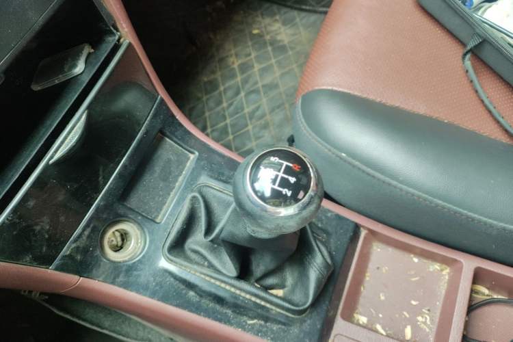 Used BYD F3 2012 Energy-Saving Model 1.5L Manual Comfort Version Gear Lever