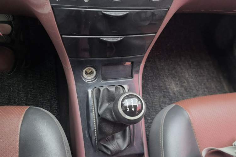 Used BYD F3 2012 Energy-Saving Model 1.5L Manual Comfort Version Gear Lever