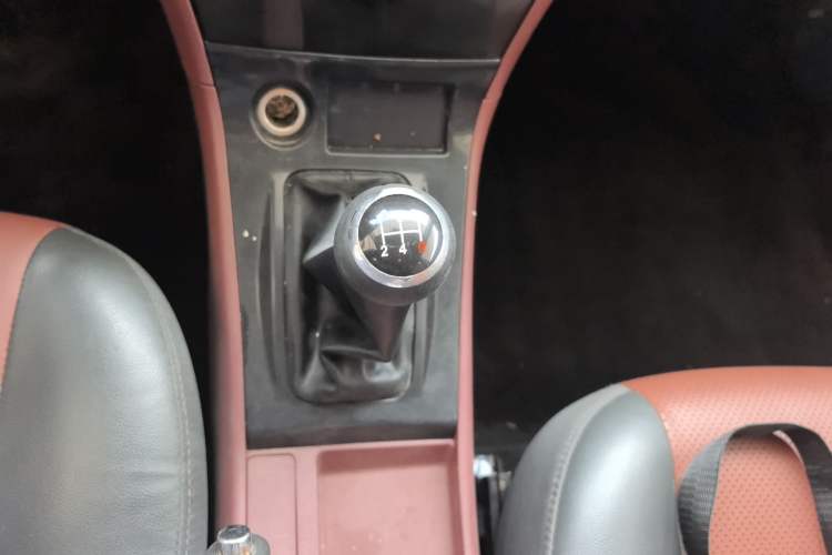 Used BYD F3 2012 Energy-Saving Model 1.5L Manual Comfort Version Gear Lever