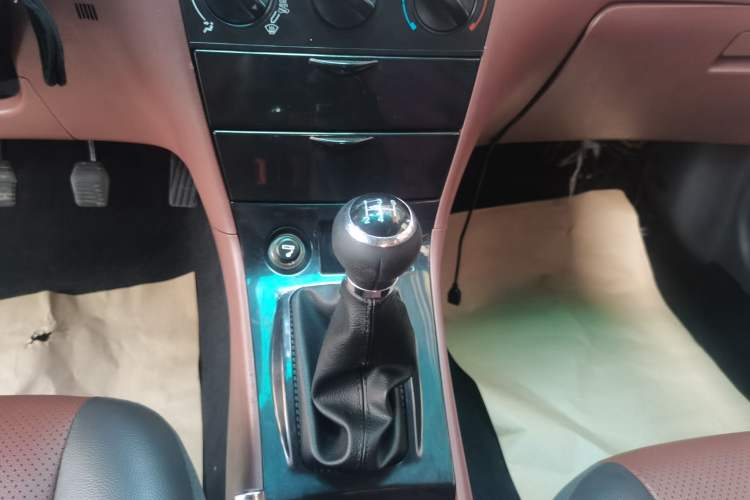 Used BYD F3 2012 Energy-Saving Model 1.5L Manual Comfort Version Gear Lever