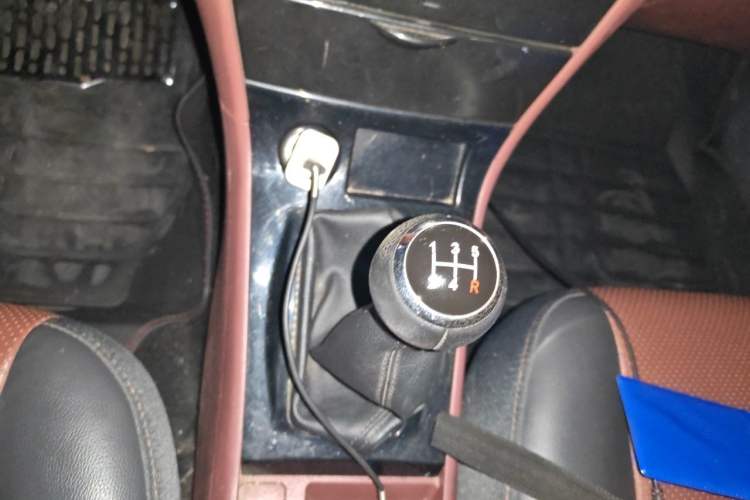 Used BYD F3 2012 Energy-Saving Model 1.5L Manual Comfort Version Gear Lever