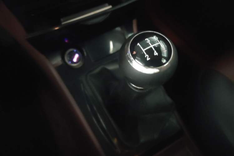 Used BYD F3 2012 Energy-Saving Model 1.5L Manual Comfort Version Gear Lever