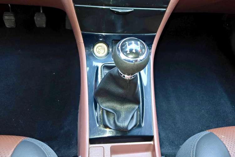 Used BYD F3 2012 Energy-Saving Model 1.5L Manual Comfort Version Gear Lever