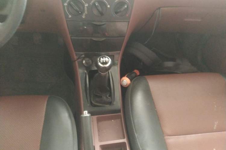 Used BYD F3 2012 Energy-Saving Model 1.5L Manual Comfort Version Gear Lever