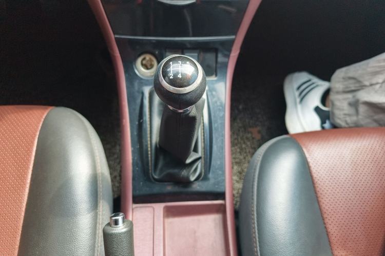 Used BYD F3 2012 Energy-Saving Model 1.5L Manual Comfort Version Gear Lever