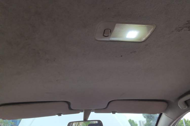 Used BYD F3 2012 Energy-Saving Model 1.5L Manual Comfort Version Headliner