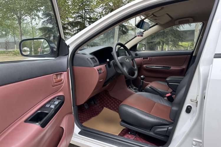 Used BYD F3 2012 Energy-Saving Model 1.5L Manual Comfort Version Interior 2