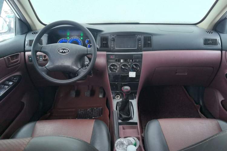 Used BYD F3 2012 Energy-Saving Model 1.5L Manual Comfort Version Interior 2