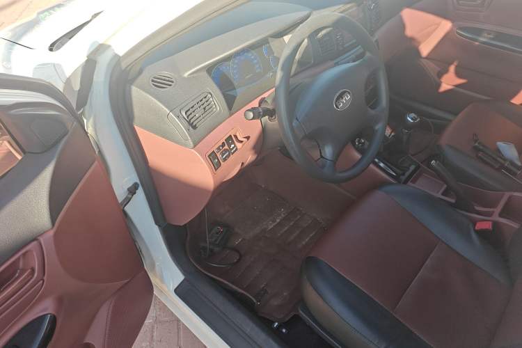 Used BYD F3 2012 Energy-Saving Model 1.5L Manual Comfort Version Interior 3