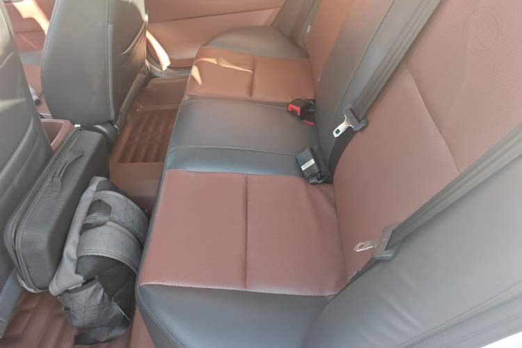 Used BYD F3 2012 Energy-Saving Model 1.5L Manual Comfort Version Interior 4
