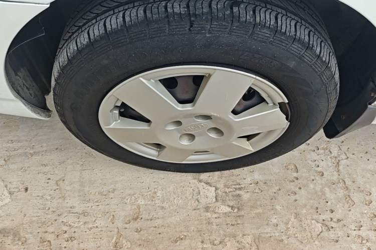 Used BYD F3 2012 Energy-Saving Model 1.5L Manual Comfort Version Left Front Wheel Hub