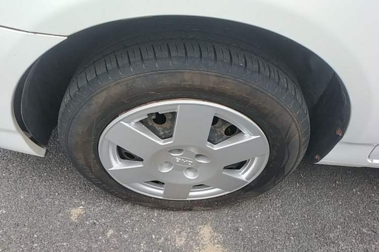 Used BYD F3 2012 Energy-Saving Model 1.5L Manual Comfort Version Left Front Wheel Hub
