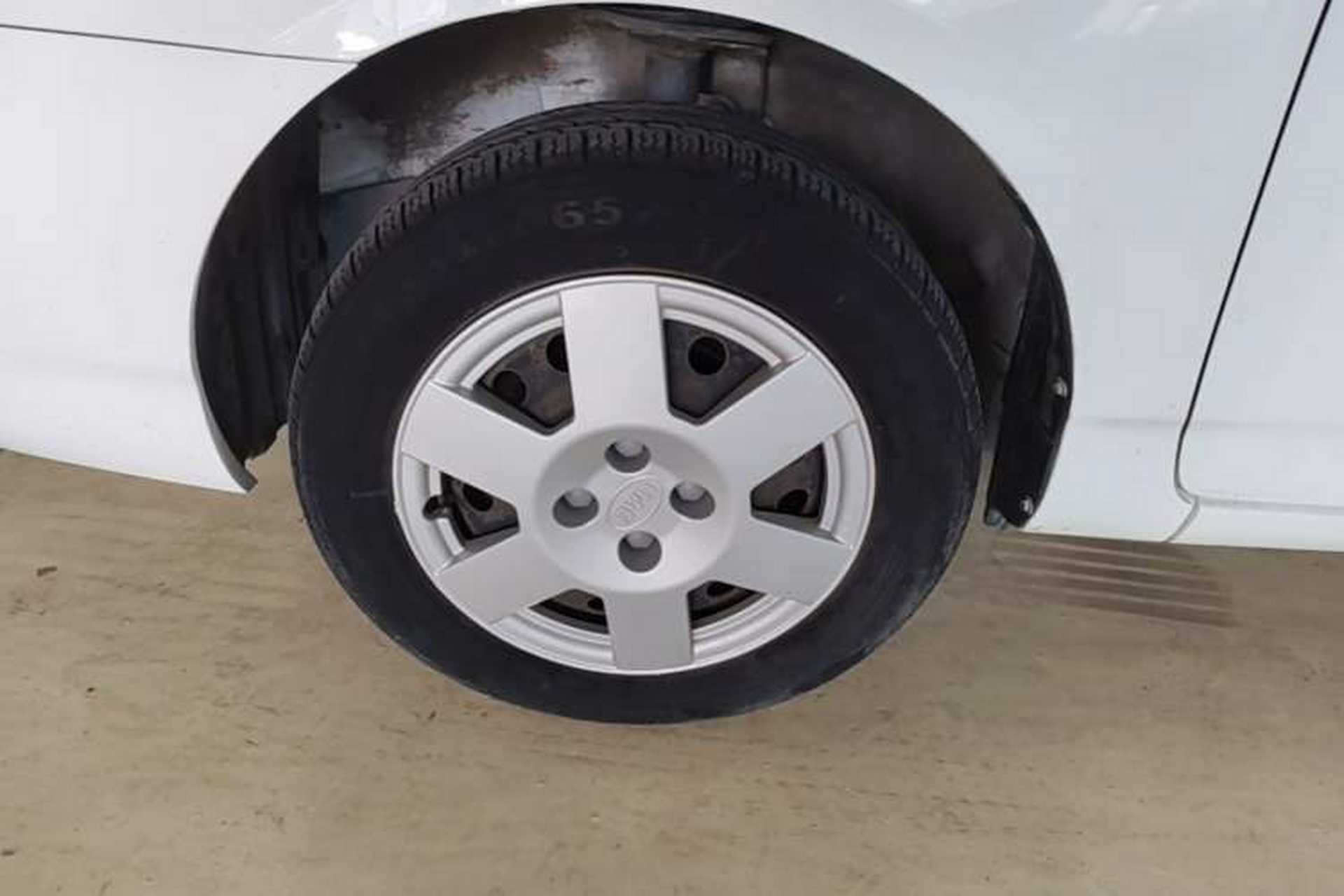 Used BYD F3 2012 Energy-Saving Model 1.5L Manual Comfort Version Left Front Wheel Hub