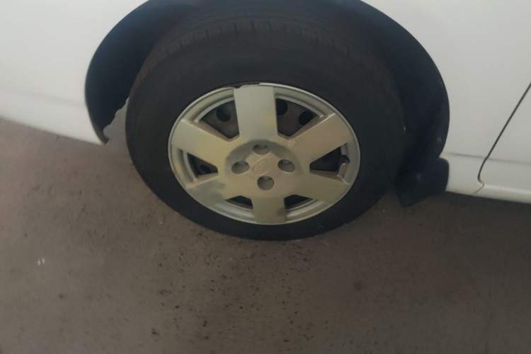 Used BYD F3 2012 Energy-Saving Model 1.5L Manual Comfort Version Left Front Wheel Hub
