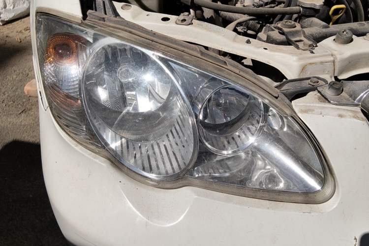 Used BYD F3 2012 Energy-Saving Model 1.5L Manual Comfort Version Right Front Headlight