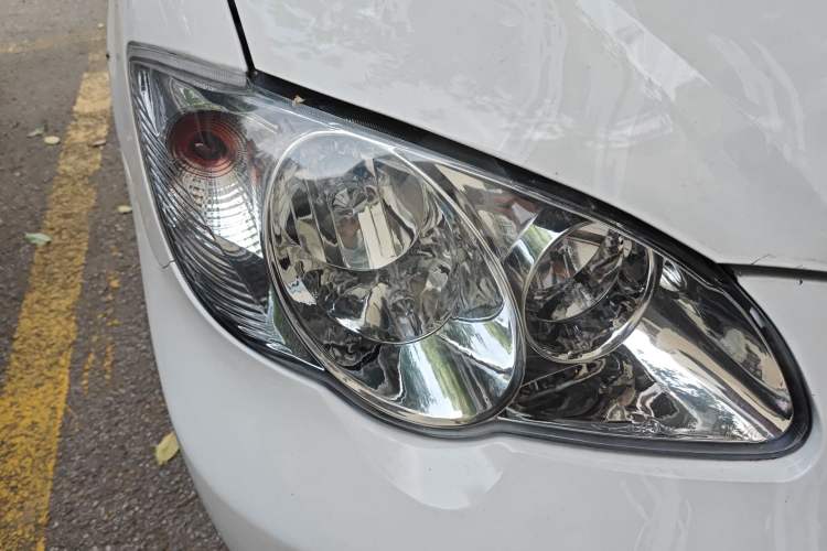 Used BYD F3 2012 Energy-Saving Model 1.5L Manual Comfort Version Right Front Headlight